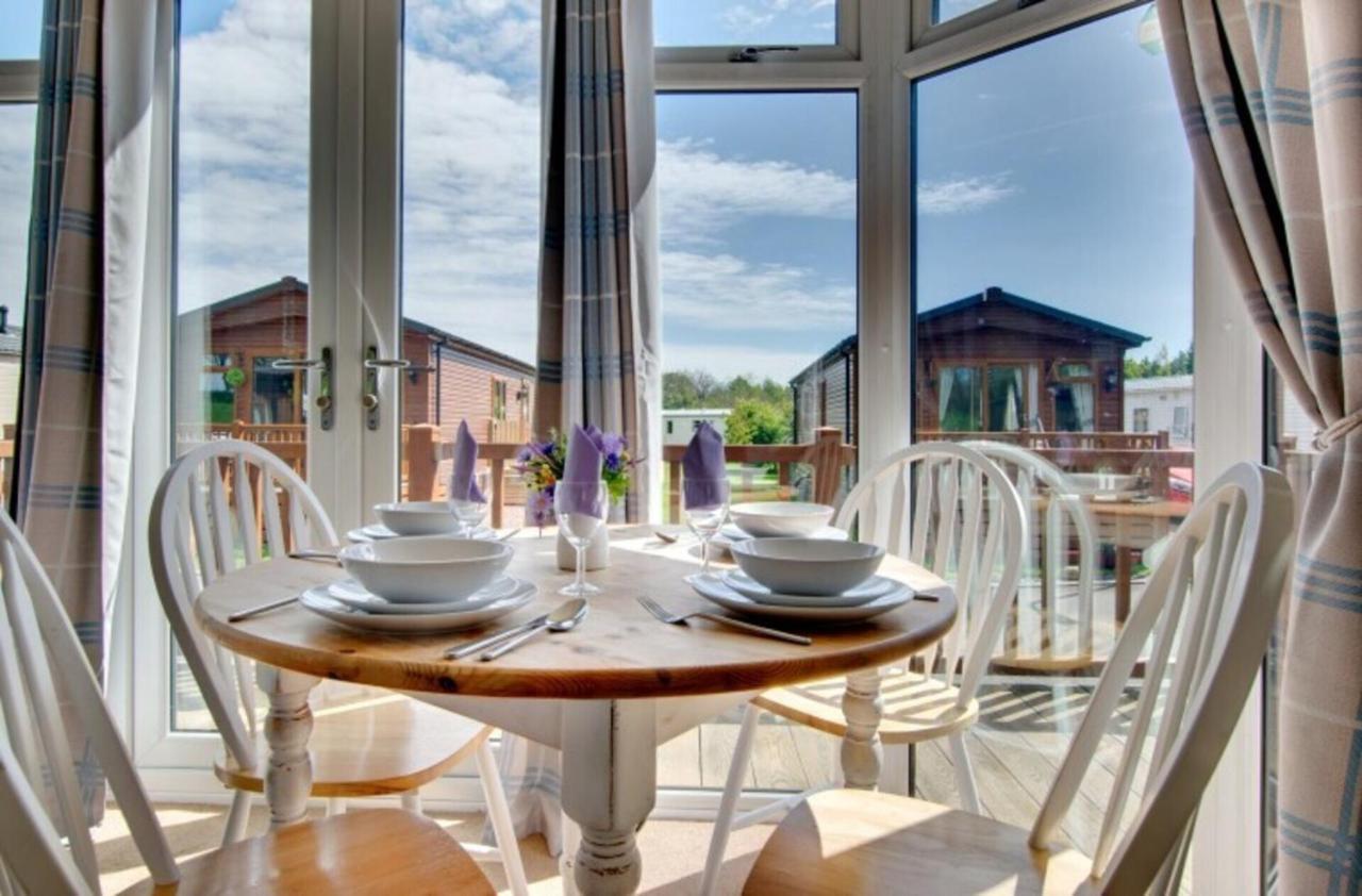 Stunning 3-Bed Hot Tub Lodge Northumberland Felton  Exterior foto